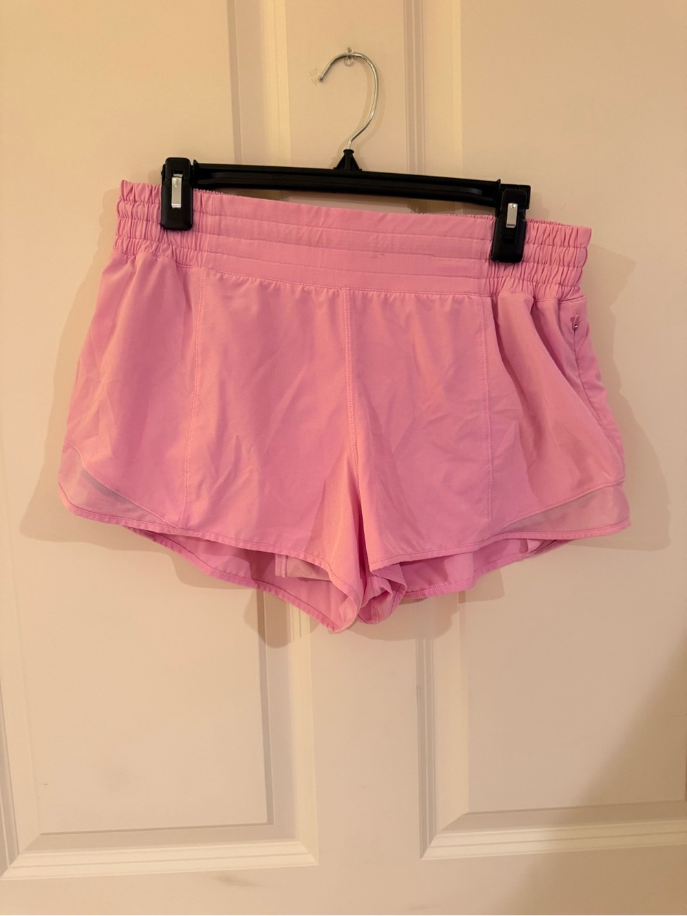 Lululemon Hotty Hot Pink Women's Athletic Shorts 4” lined Never Worn